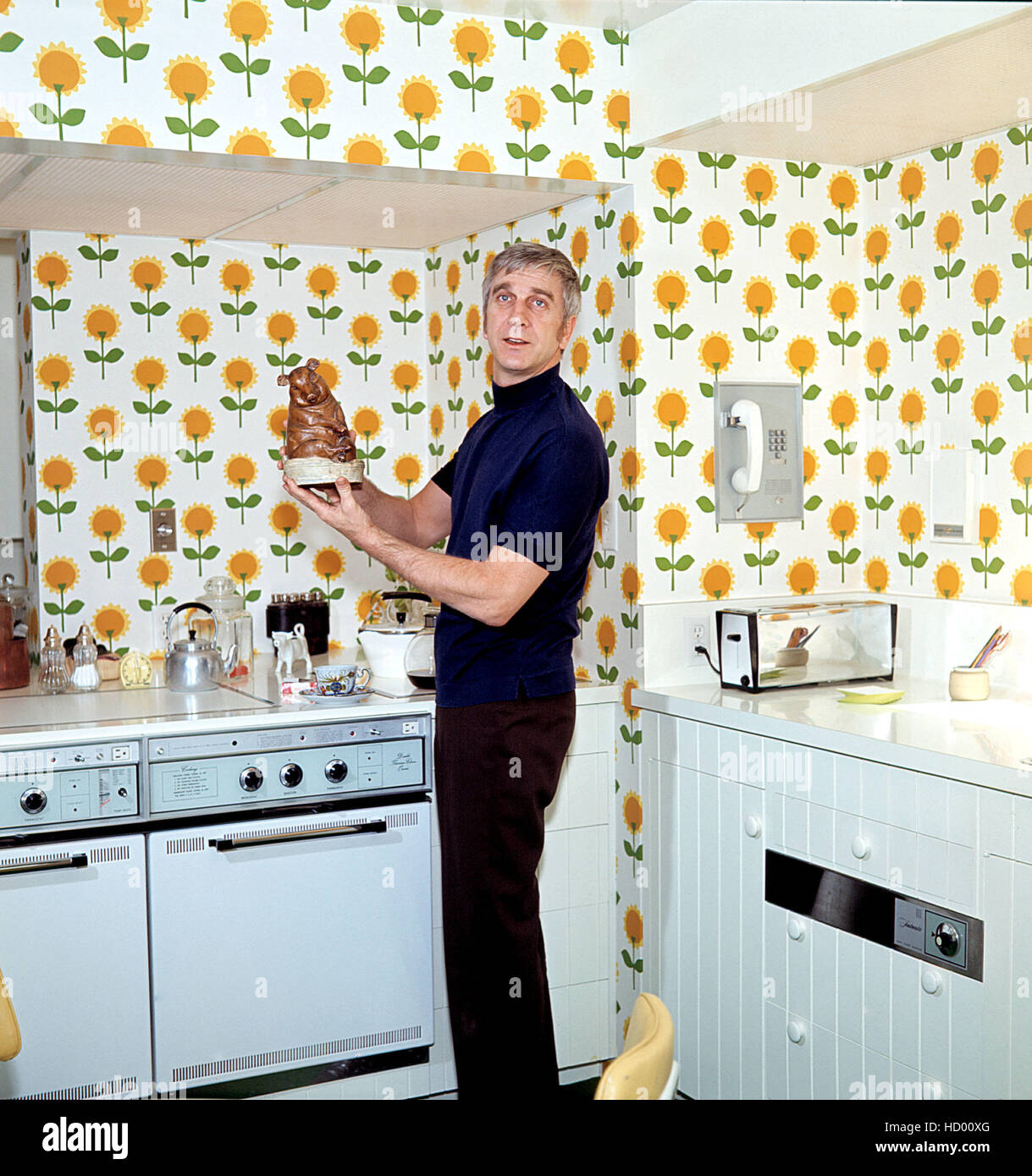 Leslie Nielsen at home, c. 1970 Stock Photo