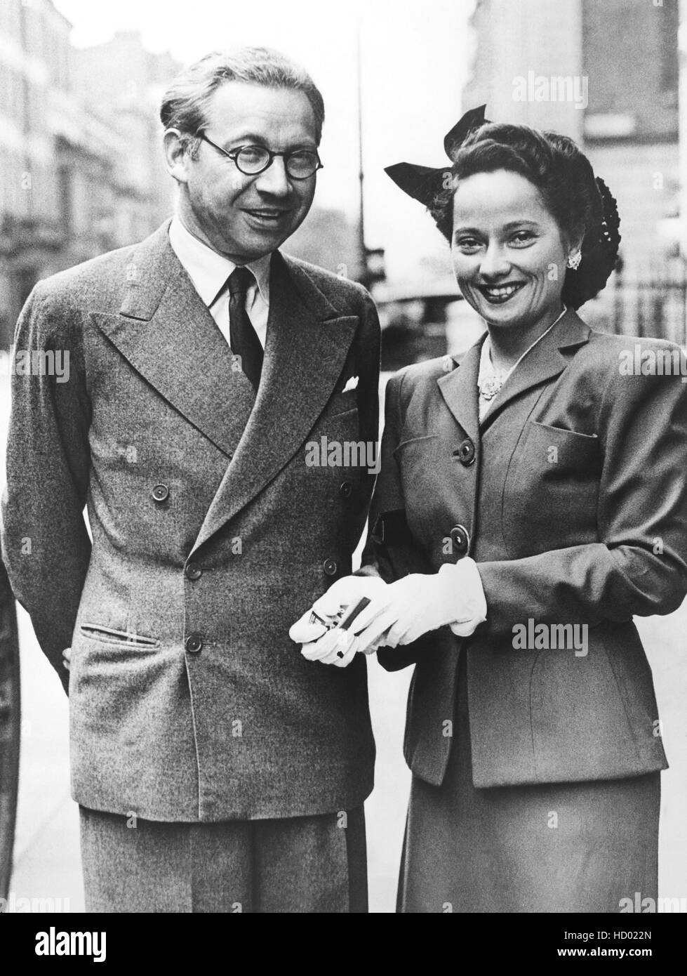 Producer and director Alexander Korda, left, and his second wife, actress Merle Oberon, London, September 1942 Stock Photo