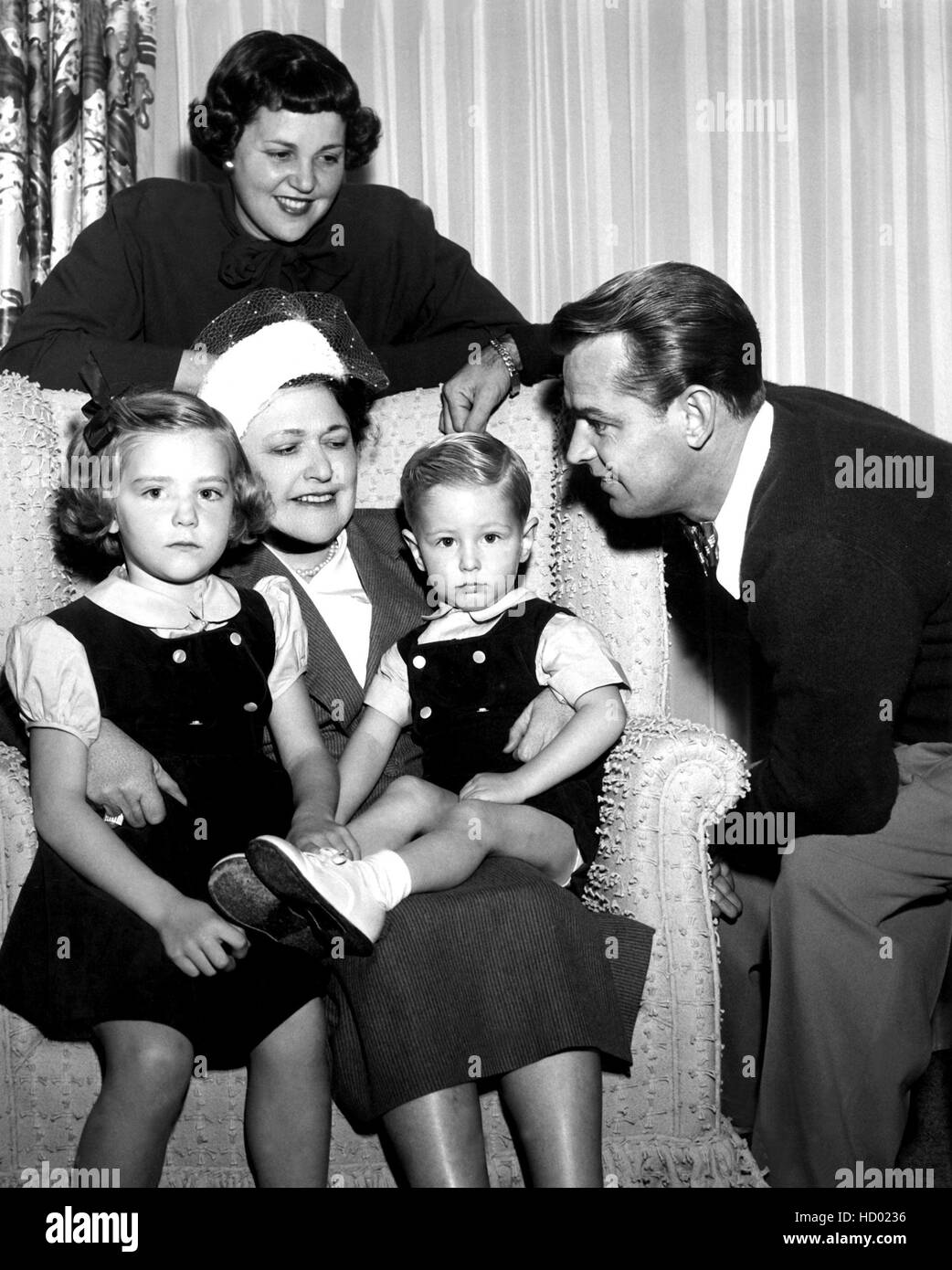 Alan Ladd, With Wife Sue Carol (standing) And (l To R): Daughter Alana 