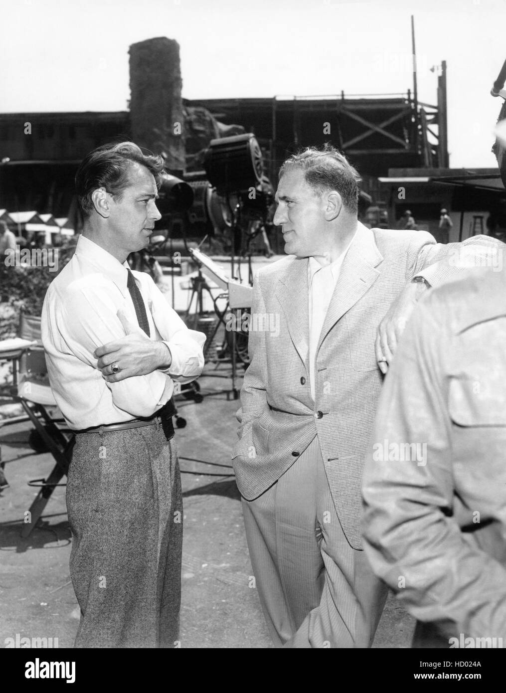 Alan Ladd, left, and William Bendix, chatting on the Paramount lot, ca ...