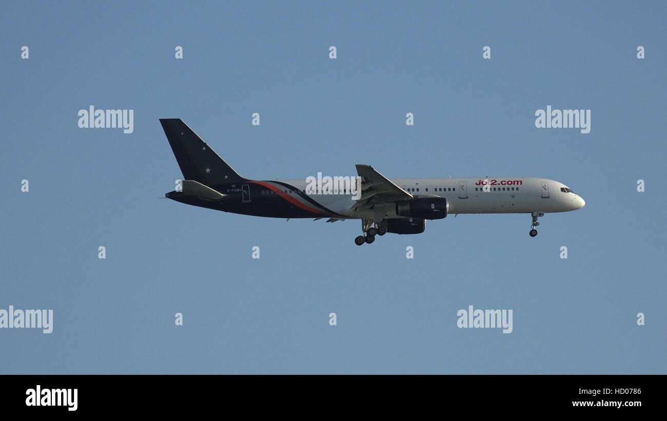 Commercial Airliner Plane Landing Stock Photo Alamy