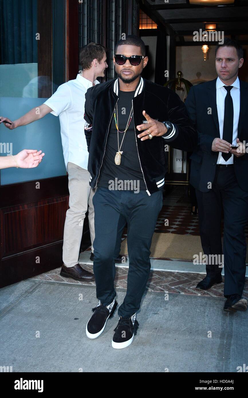 Usher leaving his hotel in New York Featuring Usher Where Manhattan(04)