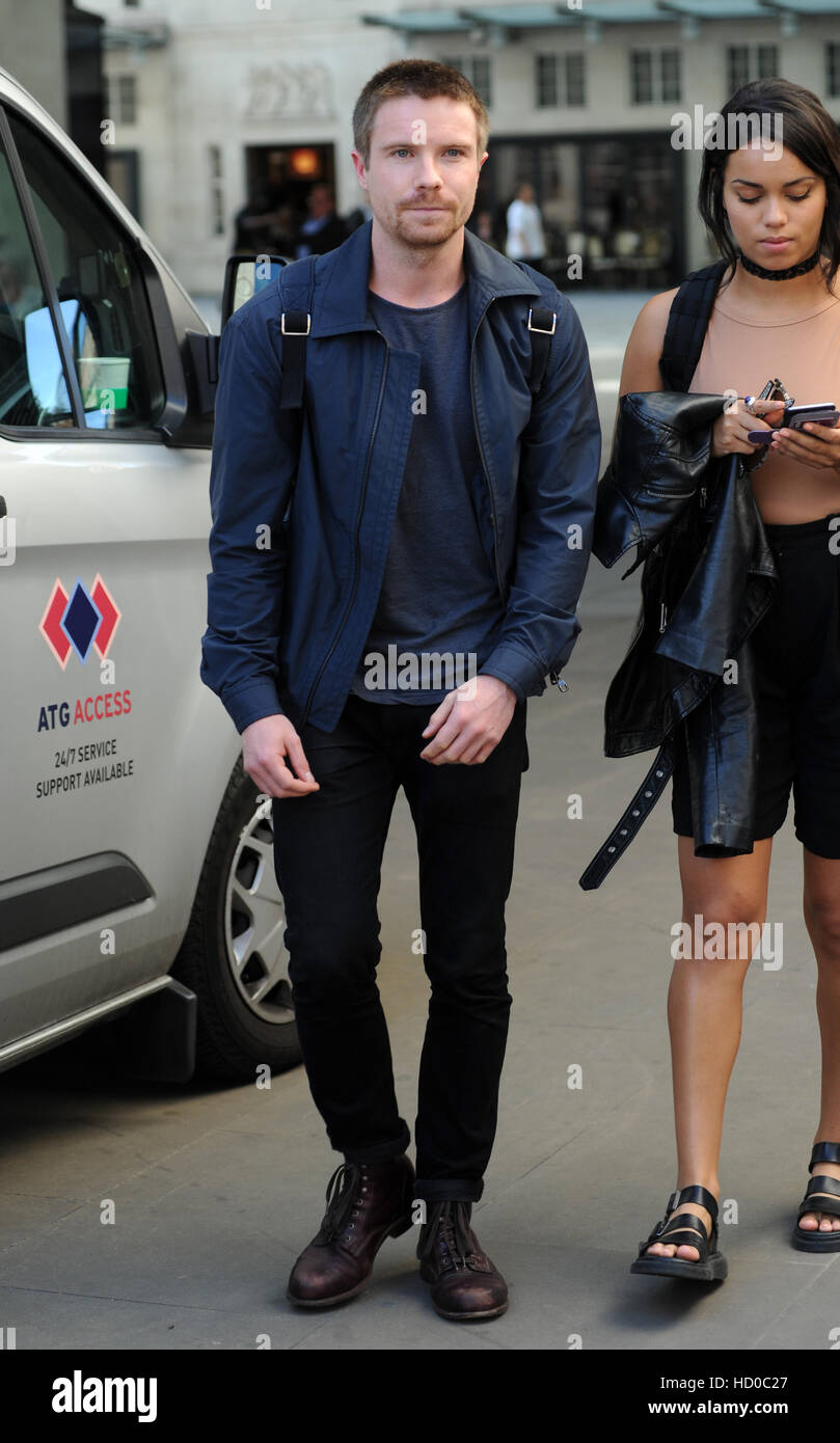 Joe Dempsie Girlfriend