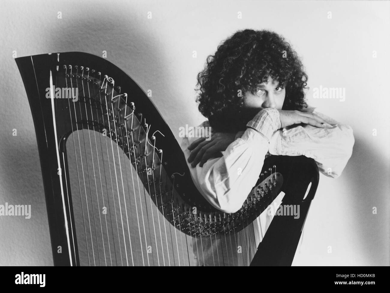 andreas-vollenweider-with-his-harp-1984-c-columbia-records