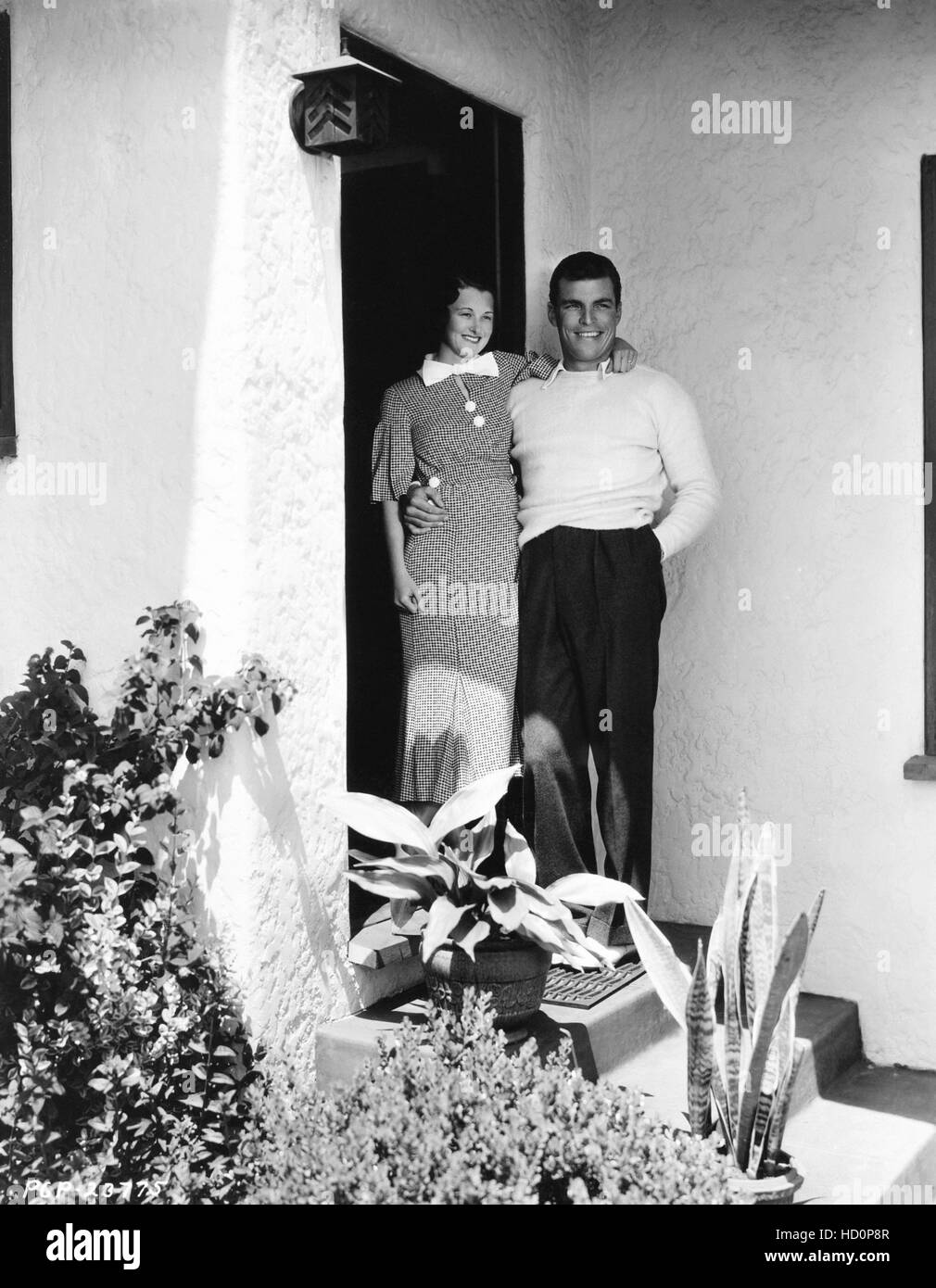 Buster Crabbe, right, and his wife Adah Crabbe, at home in May 1933 Stock  Photo - Alamy