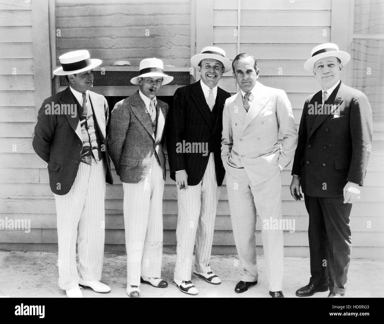 Серапионовы братья фото участников шкловский. Братья уорнеры. Братья уорнер. Чем обладают братья уорнеры. Warner brothers основатели.