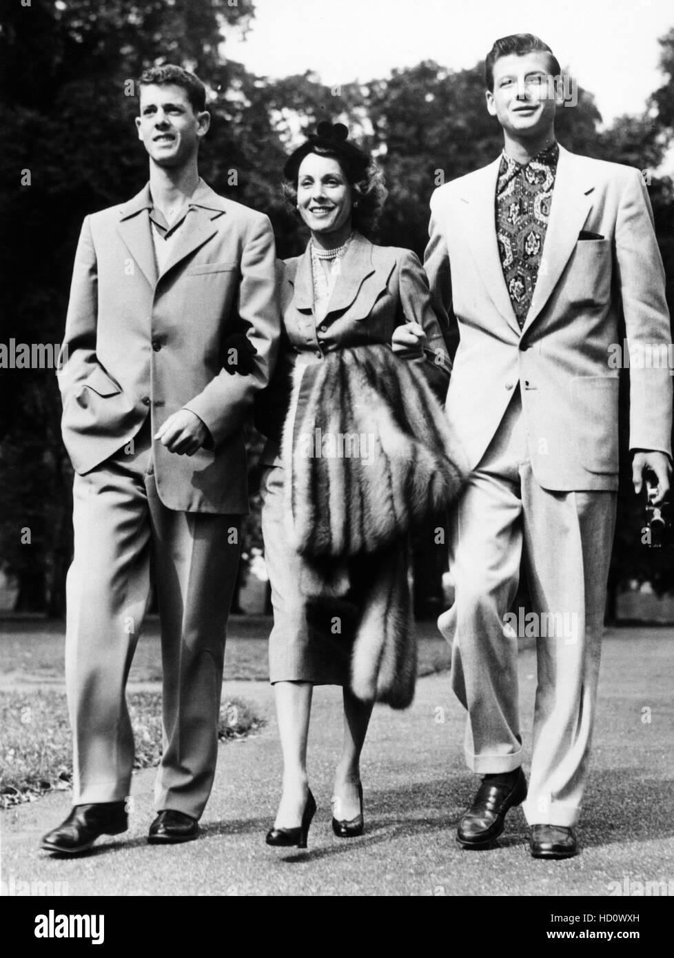 Frances Dee, center, in London with sons David McCrea, left, and Jody ...