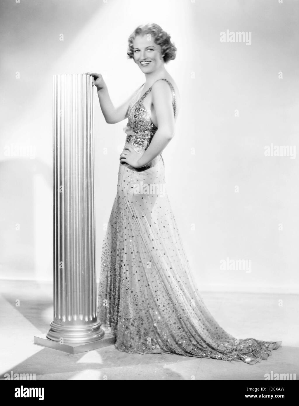 Womens fashion 1930s evening hi-res 