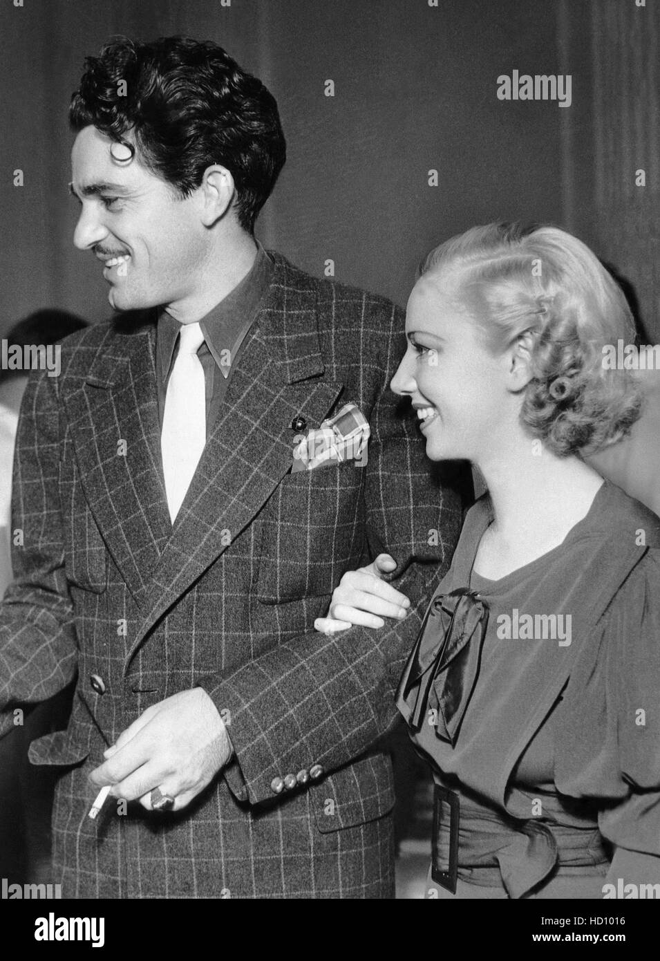 Isabel Jewell, with her fiance, Owen Crump, at the wrap party for LOST