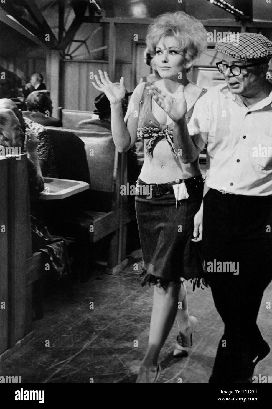 KISS ME STUPID, Kim Novak, Billy Wilder, 1964, rehearsing carrying a ...