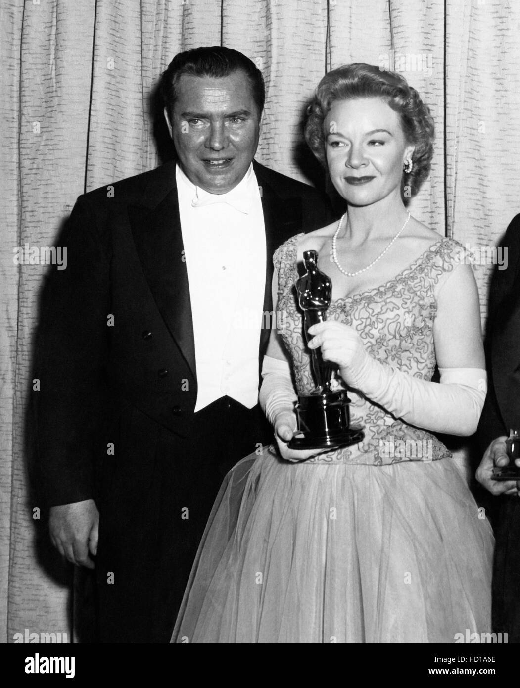 Jo Van Fleet holding her Best Supporting Actress Academy Award for EAST OF EDEN with presenter