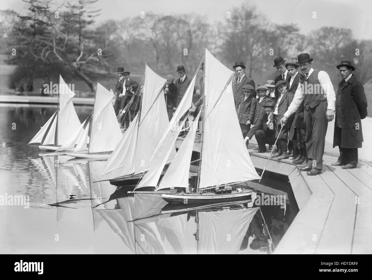 Group of People at Start of Toy Yacht Race, Conservatory Lake, Central Park, New York City, New York, USA, Bain News Service, 1915 Stock Photo