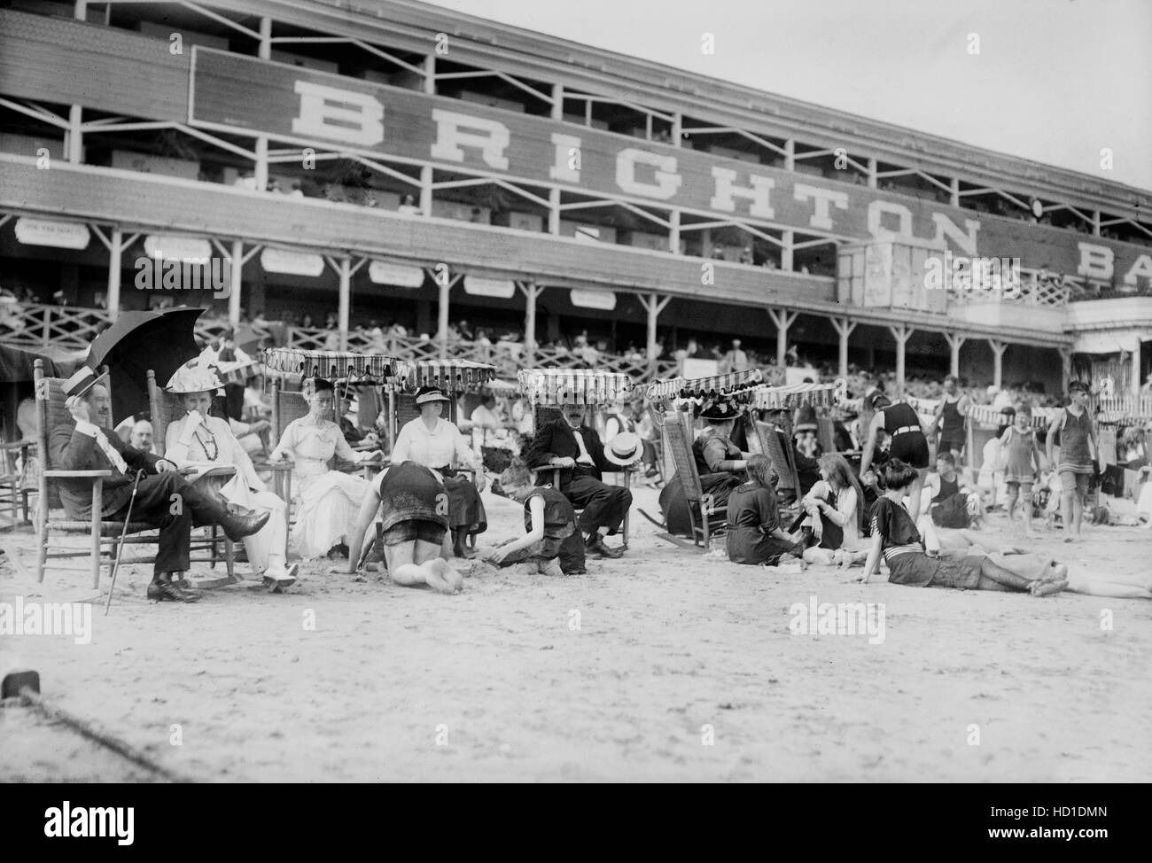 Crowd Relaxing at Beach, Brighton Beach, New York, USA, Bain News Service, 1915 Stock Photo