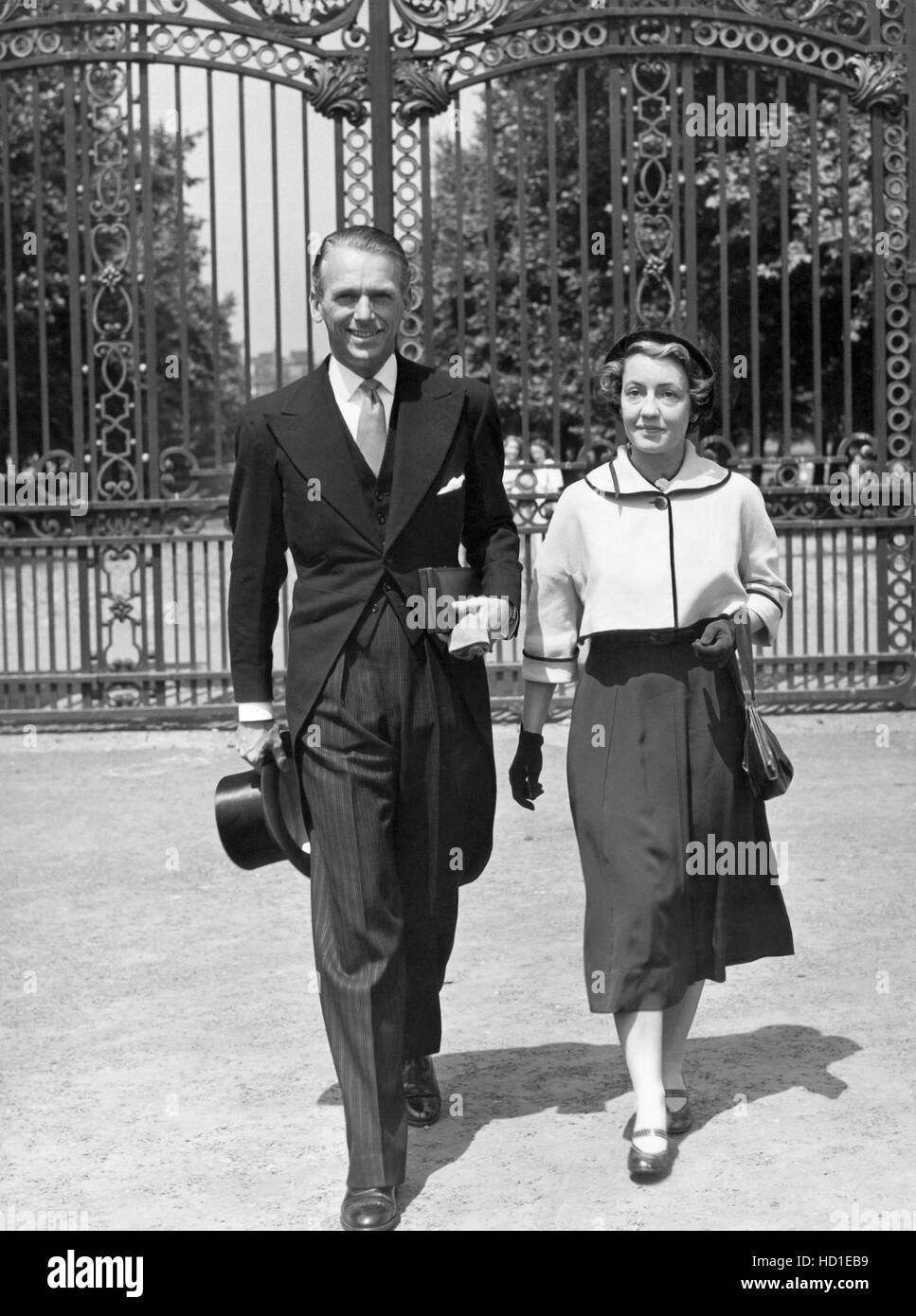 From left: Douglas Fairbanks Jr. with his wife, Mary Lee Fairbanks (nee ...