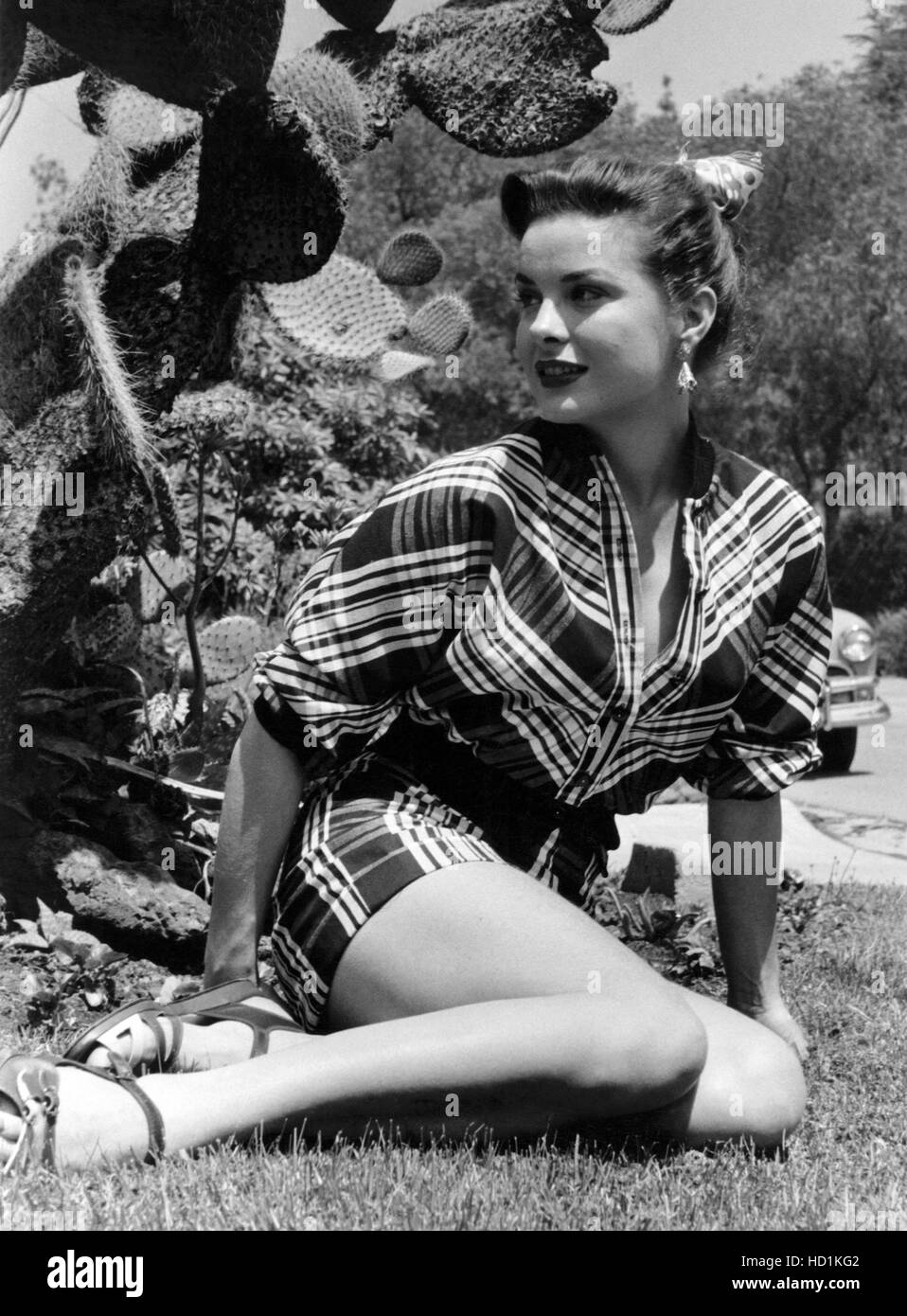 Jean Peters at home, ca. 1952 Stock Photo - Alamy