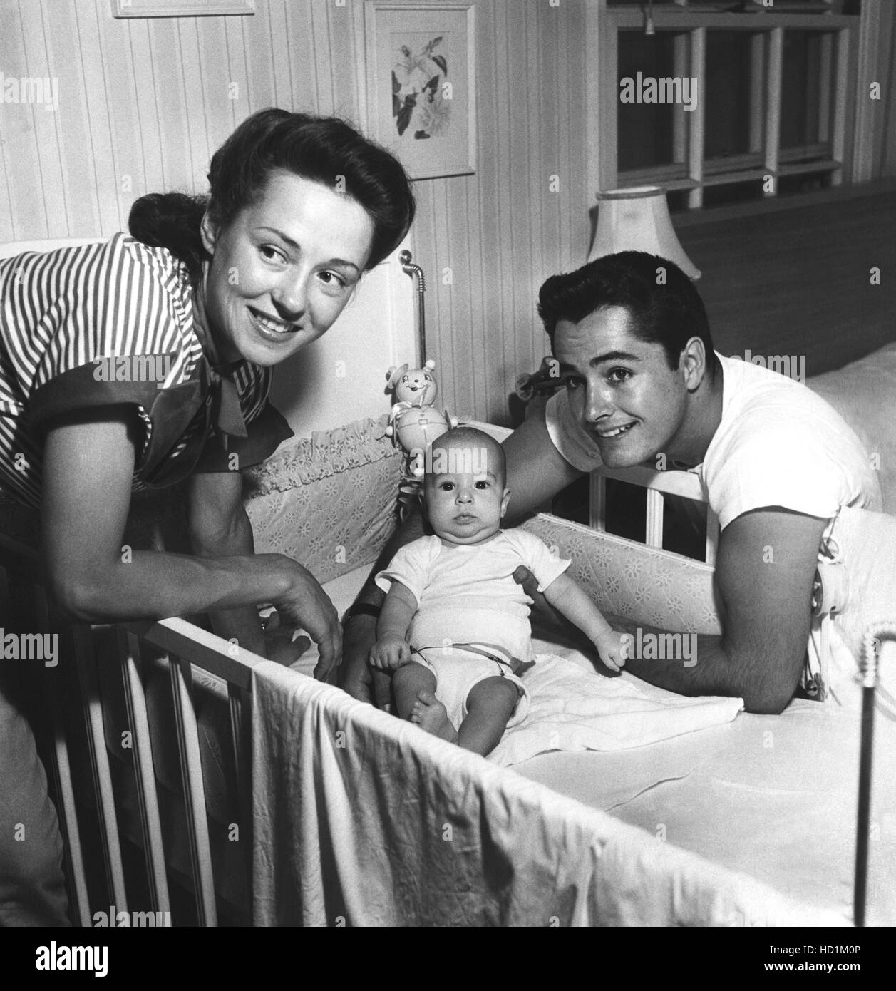 John Derek, right, and his first wife, Pati Behrs, with their son, Russell Derek, 1950 Stock Photo