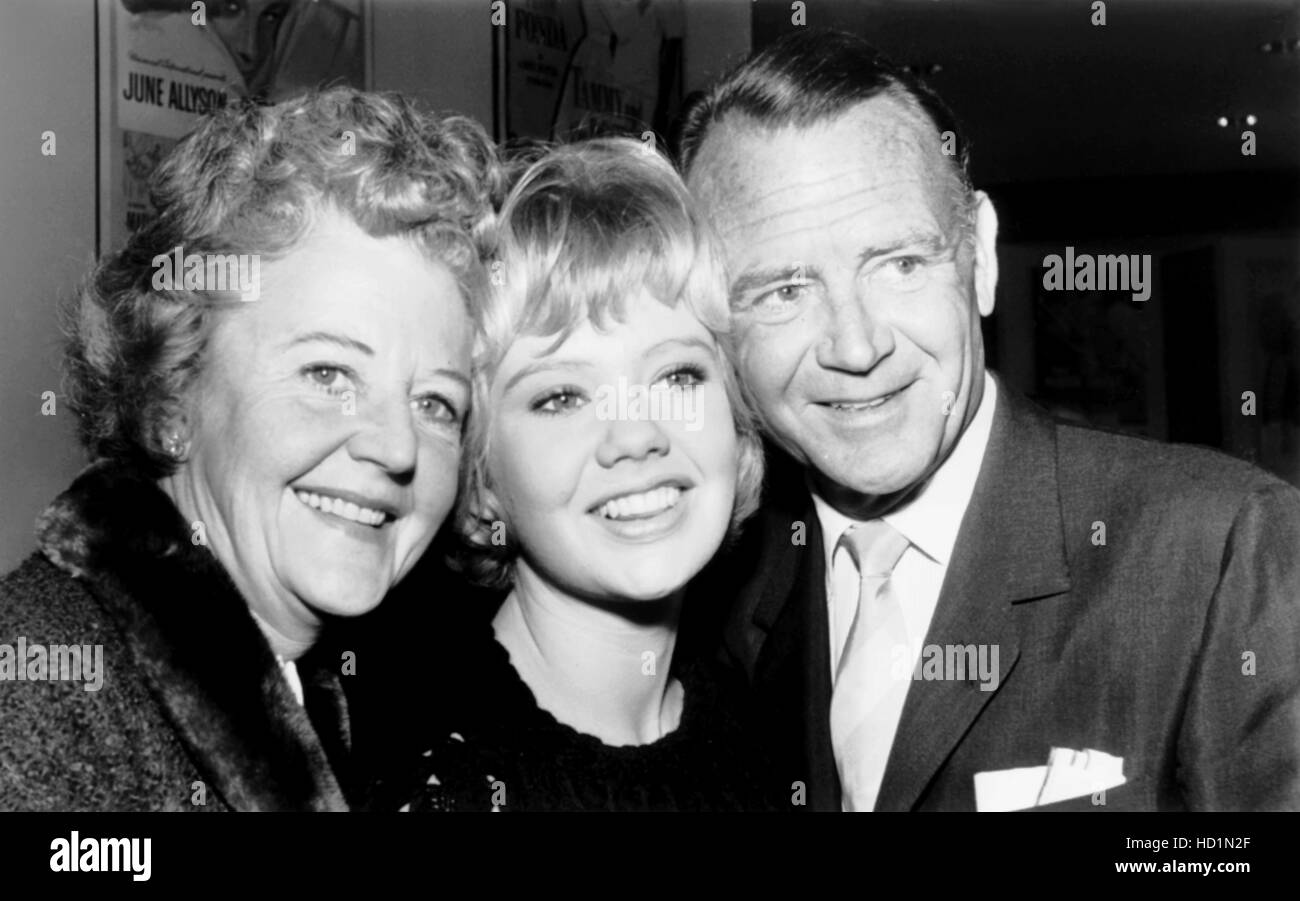 Hayley Mills, center, with her parents, from left, Mary Hayley Bell