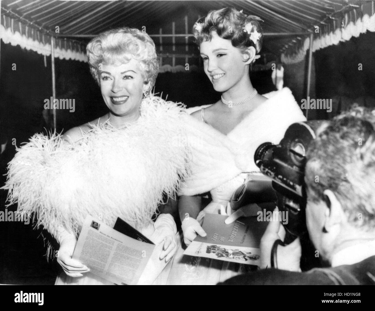 Lana Turner and daughter Cheryl Crane at premiere of IMITATION OF LIFE, 2/19/59 Stock Photo Alamy