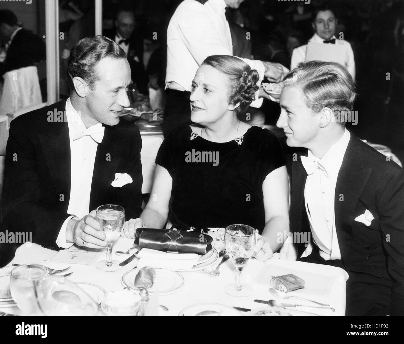 From left, Leslie Howard, his wife, Ruth Howard, and their son, Ronald  Howard, at the Cocoanut Grove, Los Angeles, November 1935 Stock Photo -  Alamy