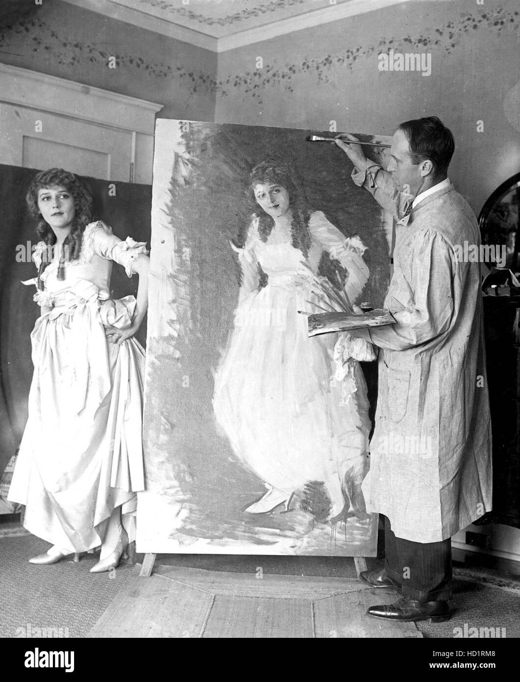 MARY PICKFORD has her portrait painted by famed artist MATTEO SANDONA ...