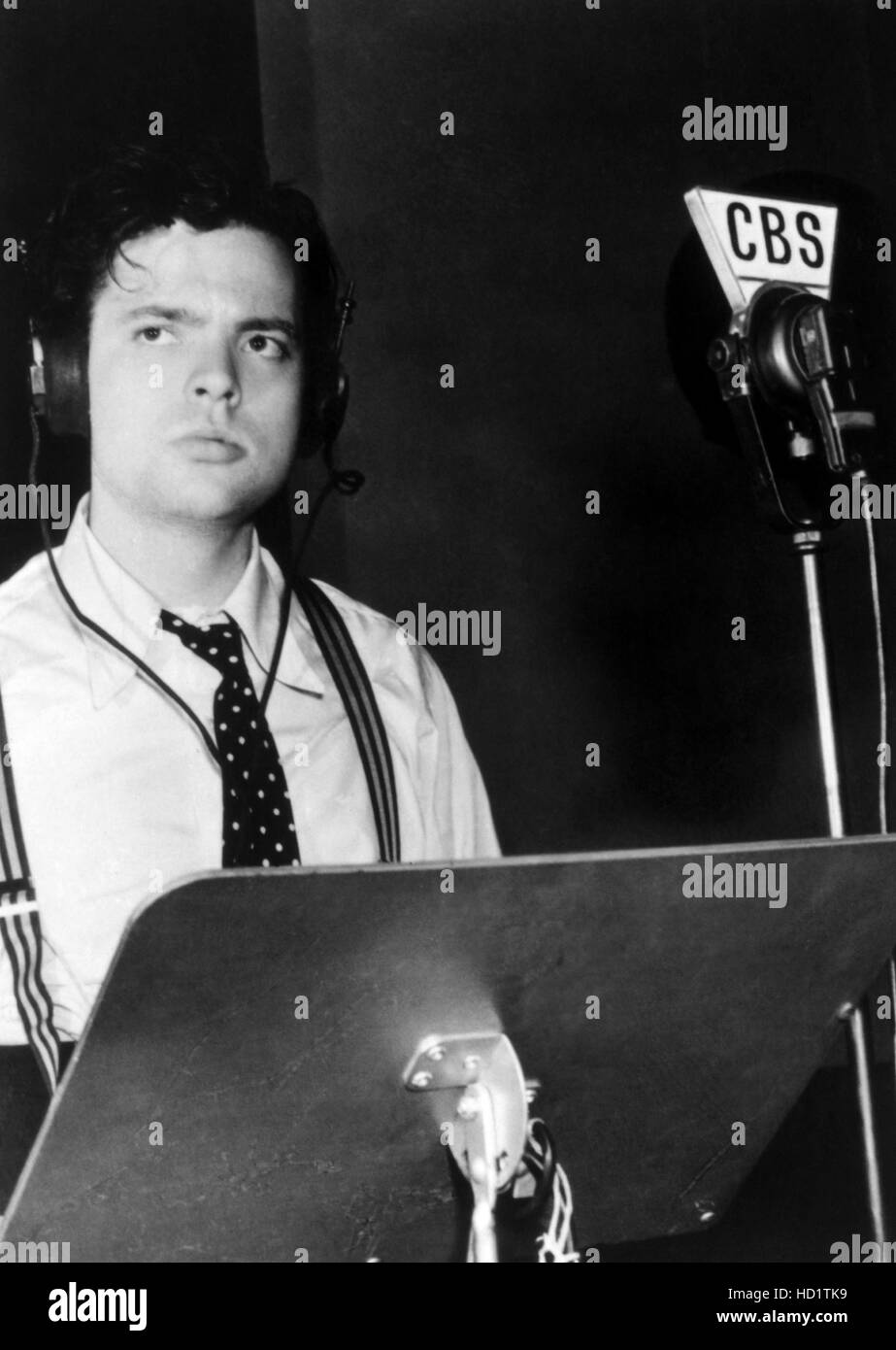 Orson Welles, directing the historic 'War of the Worlds' radio ...