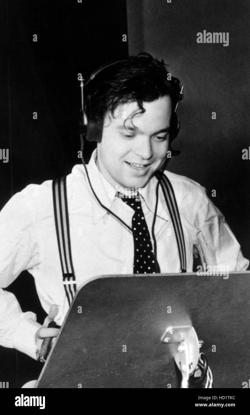 Orson welles directing the historic war of the worlds radio