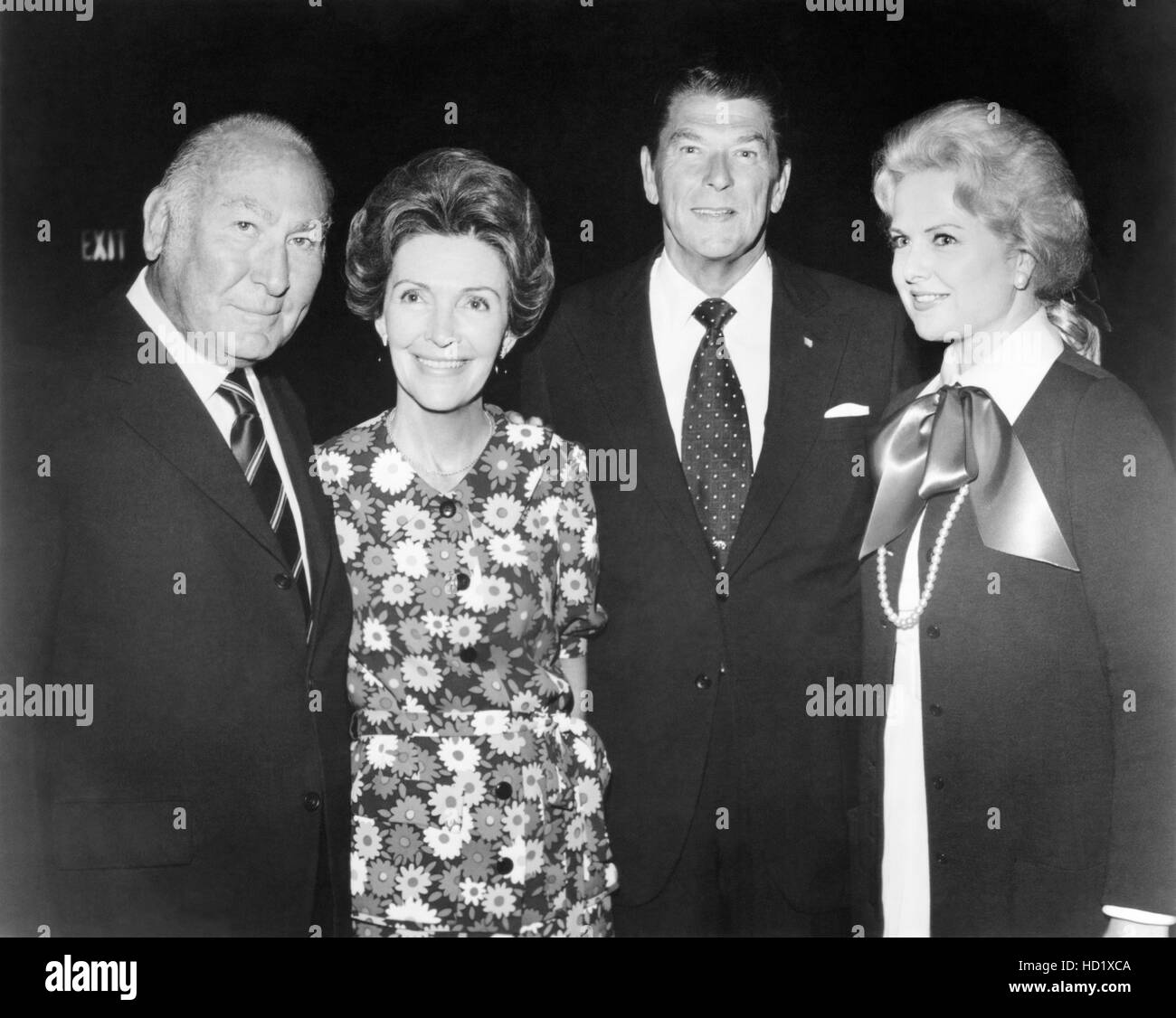 Producer Hal Wallis (left) and his wife Martha Hyer (right) flanking ...