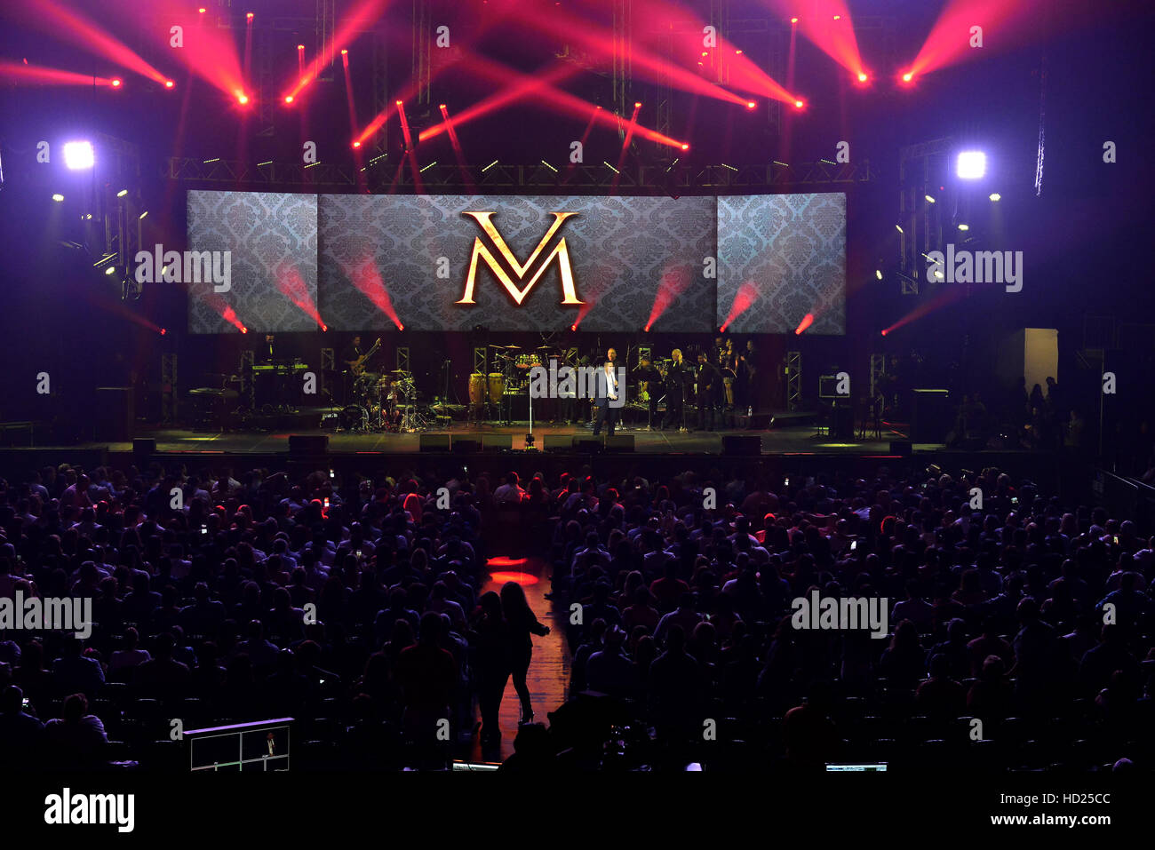 Victor Manuelle performs during 'Caminando, Adios Y Gracias concert' at