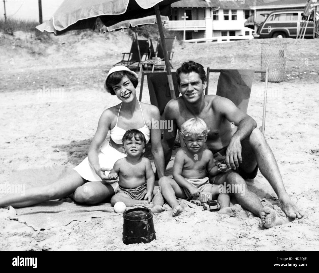 Jean Alice Cotton Andes, Jonathan Andes, Mark Andes, Keith Andes, at Ocean  City, NJ, summer 1950 Stock Photo - Alamy