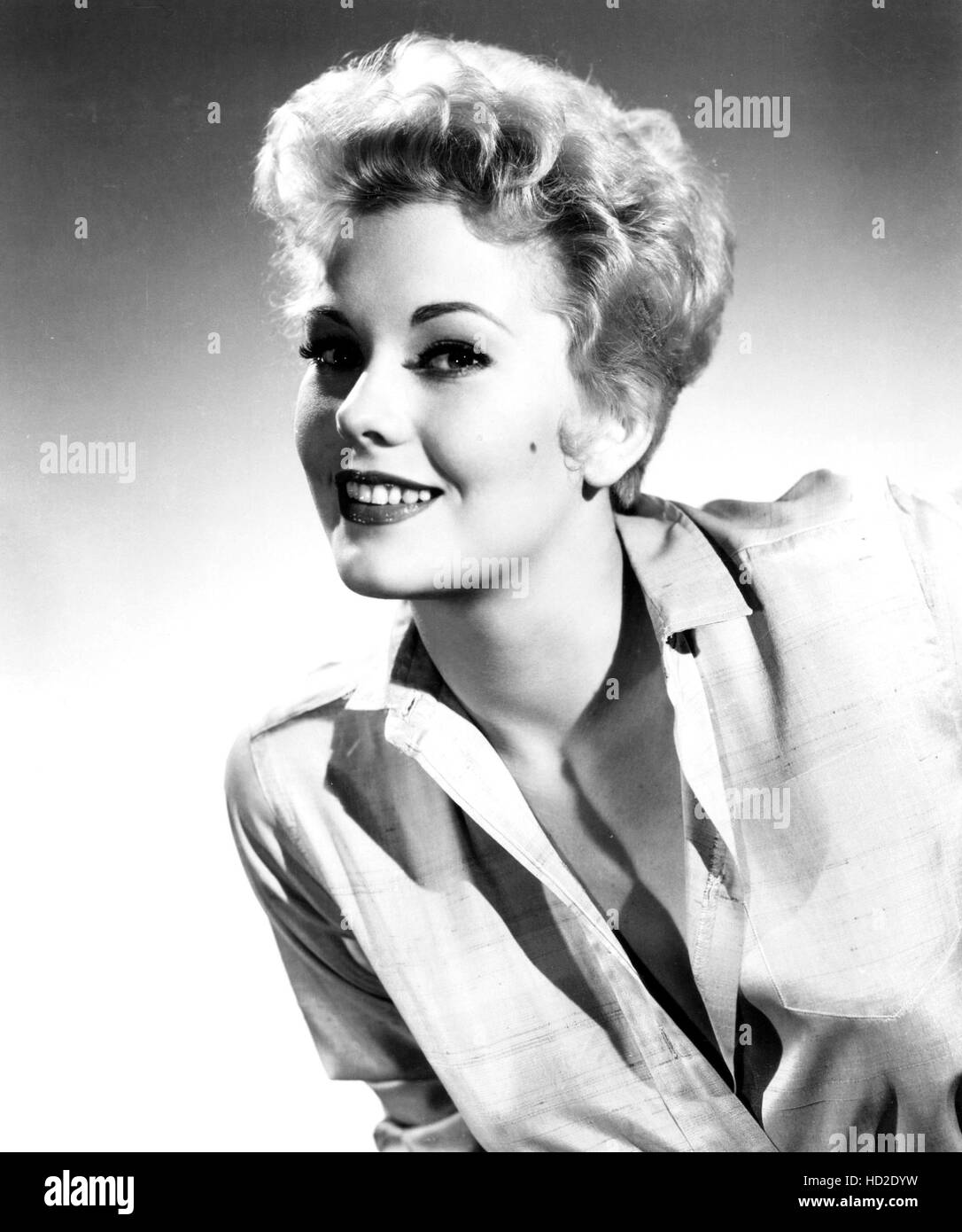 Kim Novak 1956 Stock Photo Alamy