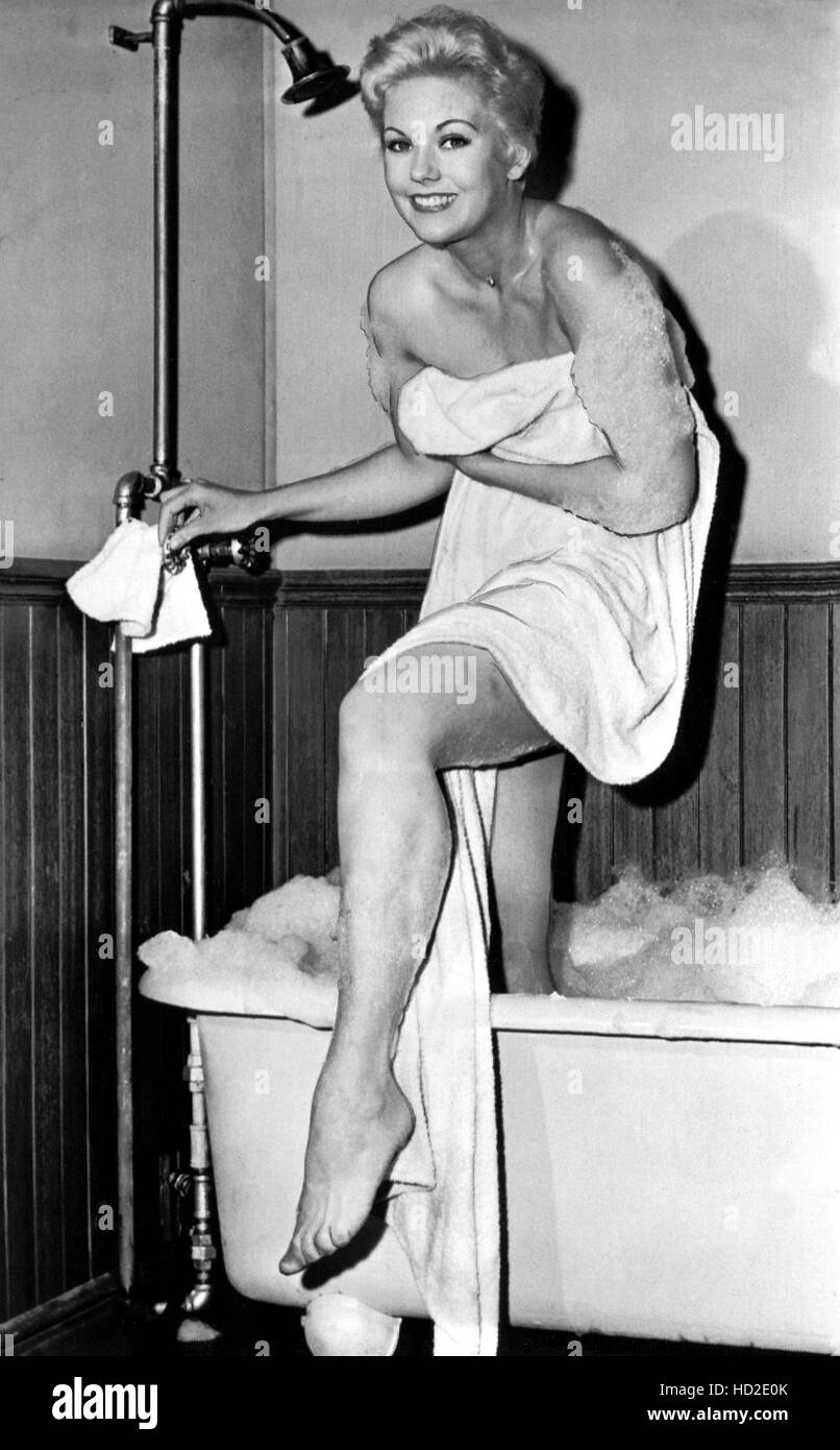Kim Novak Prepares For Her Bathtub Scene During Production Of Pal Joey 1957 Stock Photo Alamy
