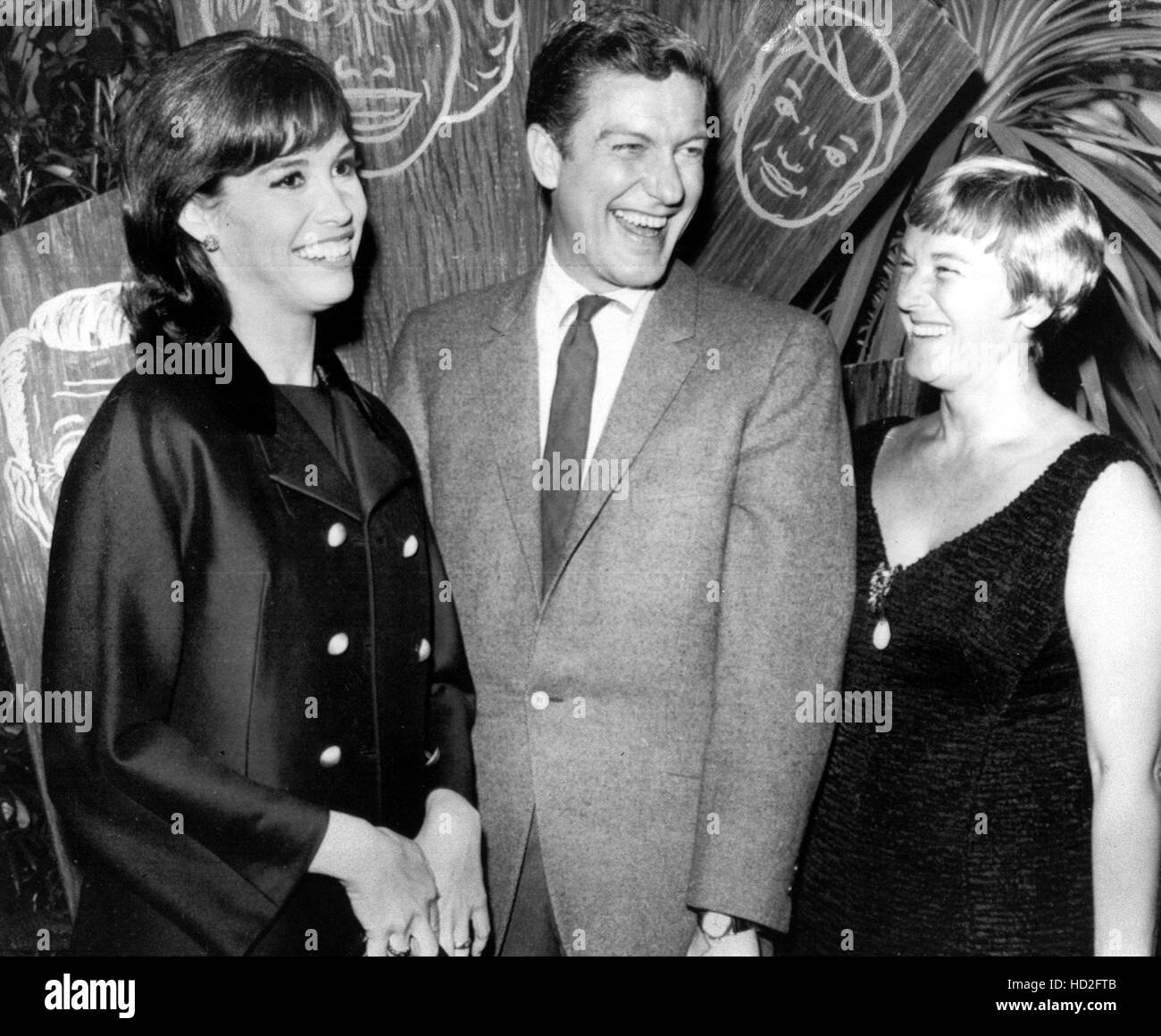 Mary Tyler Moore With Dick Van Dyke And His Wife Marjorie At The End Of Series Cast Party For