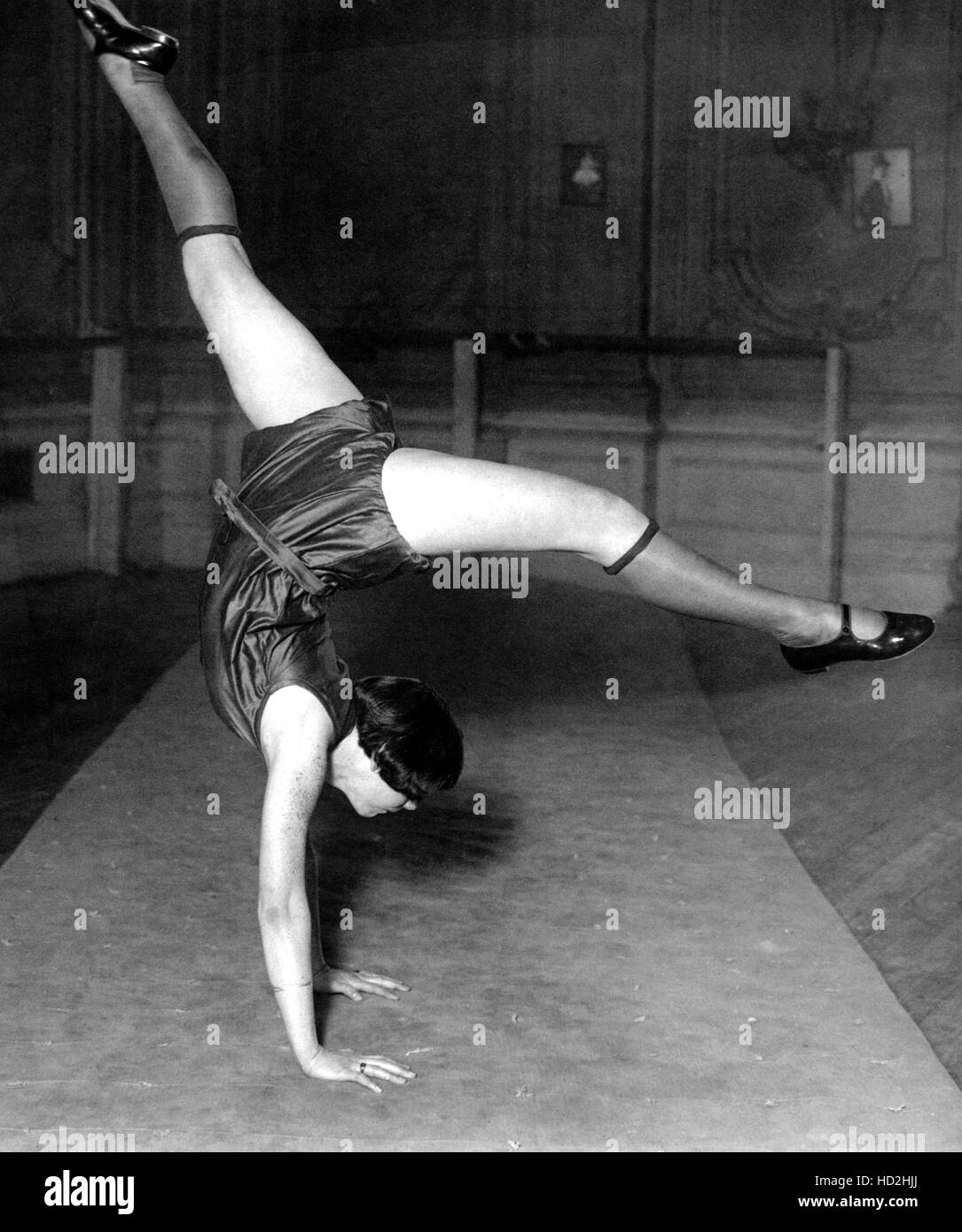 Penny Singleton performing acrobatics, ca. 1925 Stock Photo - Alamy