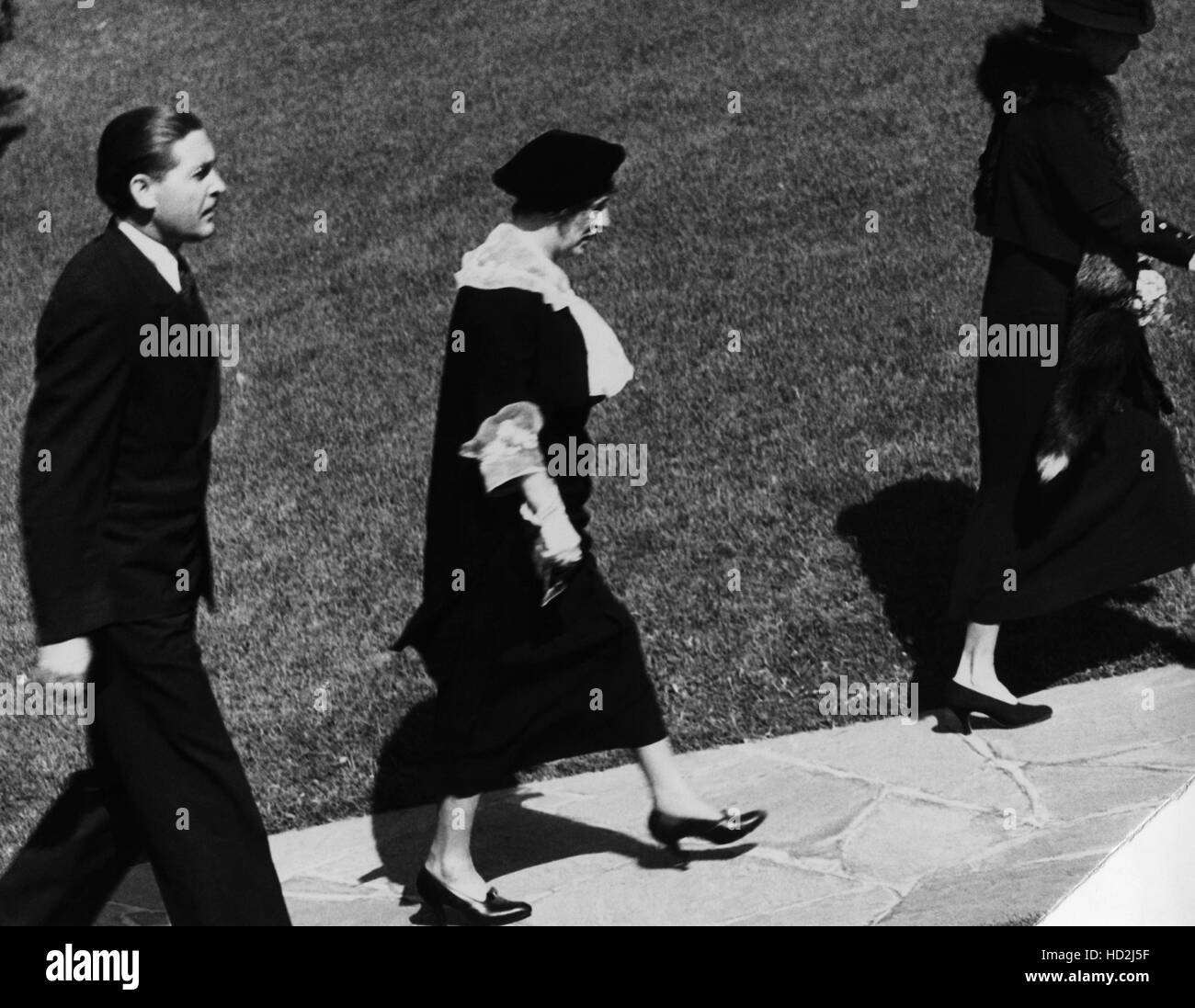Polly Moran, on her way to Marie Dressler's funeral, Forest Lawn, July