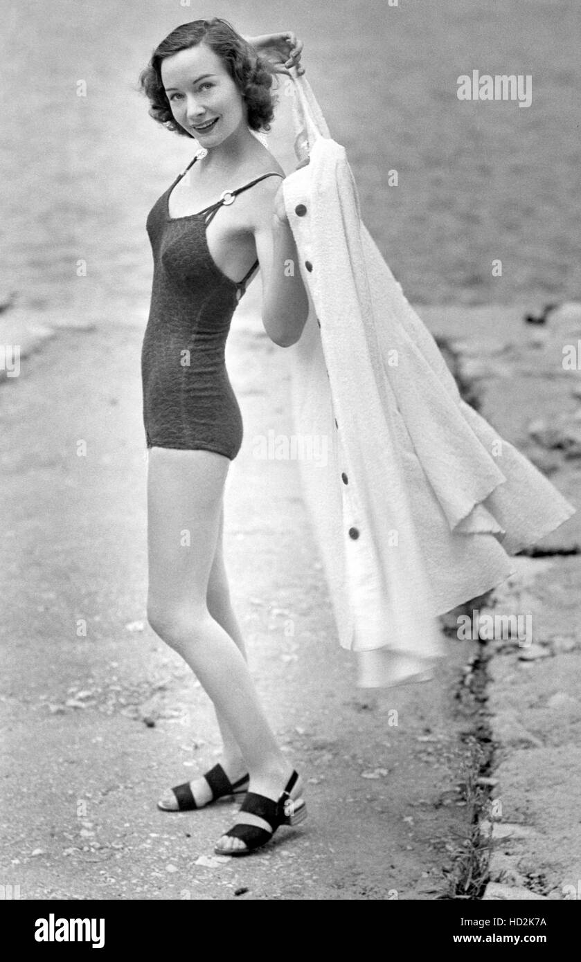 Sigrid Gurie relaxing at Lake Arrowhead, ca. 1938 Stock Photo Alamy