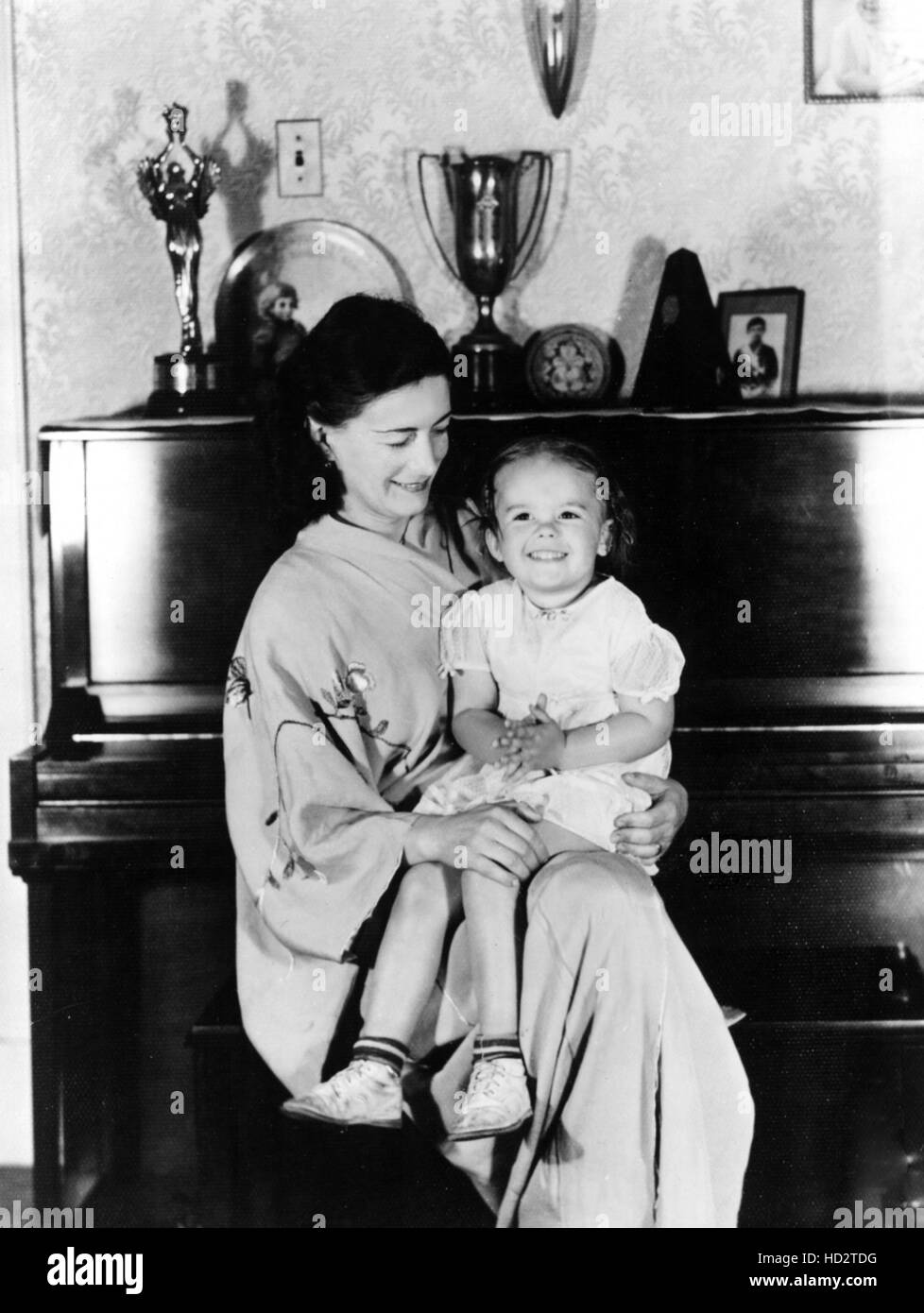 NATALIE WOOD, with mother, early 1940s Stock Photo - Alamy
