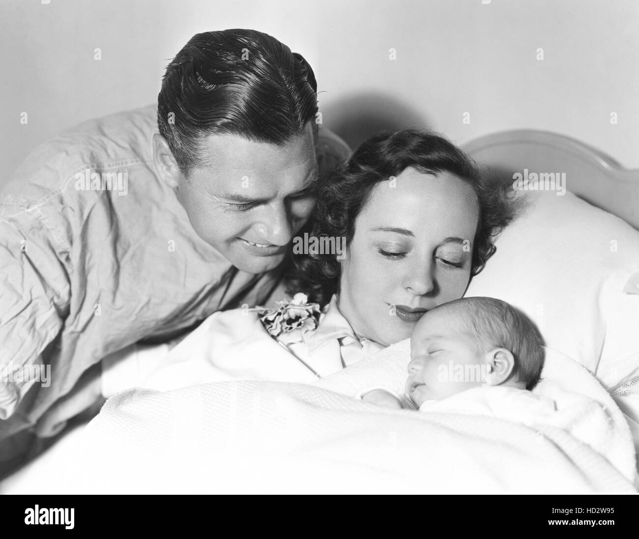 From left: Richard Arlen and Jobyna Ralston with their newborn son ...