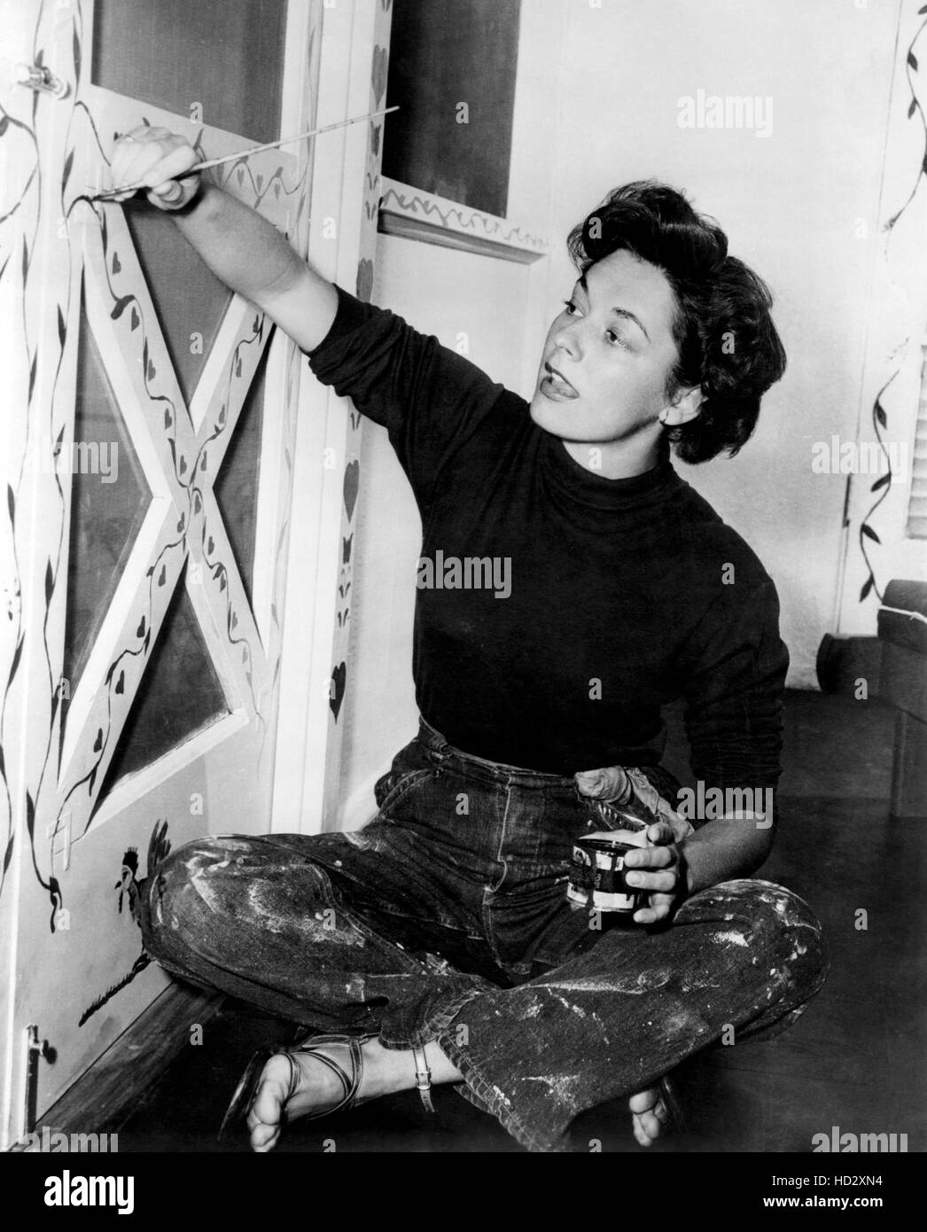 Ruth Roman painting door trim, ca. 1950s Stock Photo - Alamy