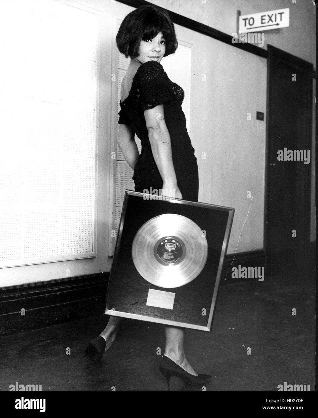 Shirley Bassey With Gold Record 1960s Stock Photo Alamy shirley-bassey-with-gold-record-1960s-stock-photo-alamy
