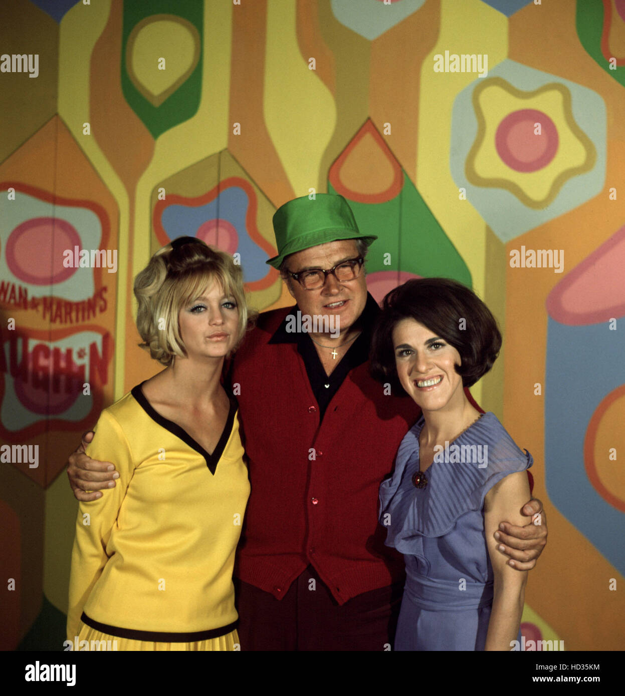 ROWAN AND MARTIN'S LAUGH-IN, Goldie Hawn, Paul W. Keyes, Ruth Buzzi ...