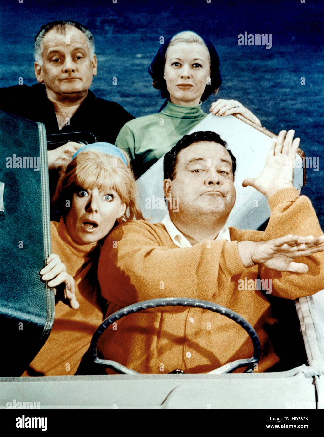 THE JACKIE GLEASON SHOW, (aka THE HONEYMOONERS), Art Carney, Sheila ...