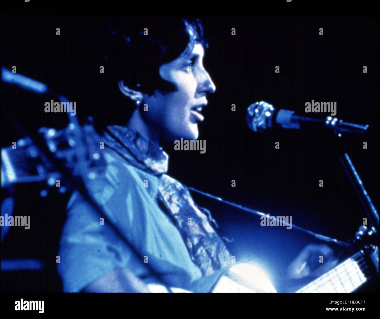 Joan Baez Performing At Woodstock 1969 Stock Photo Alamy joan-baez-performing-at-woodstock-1969-stock-photo-alamy