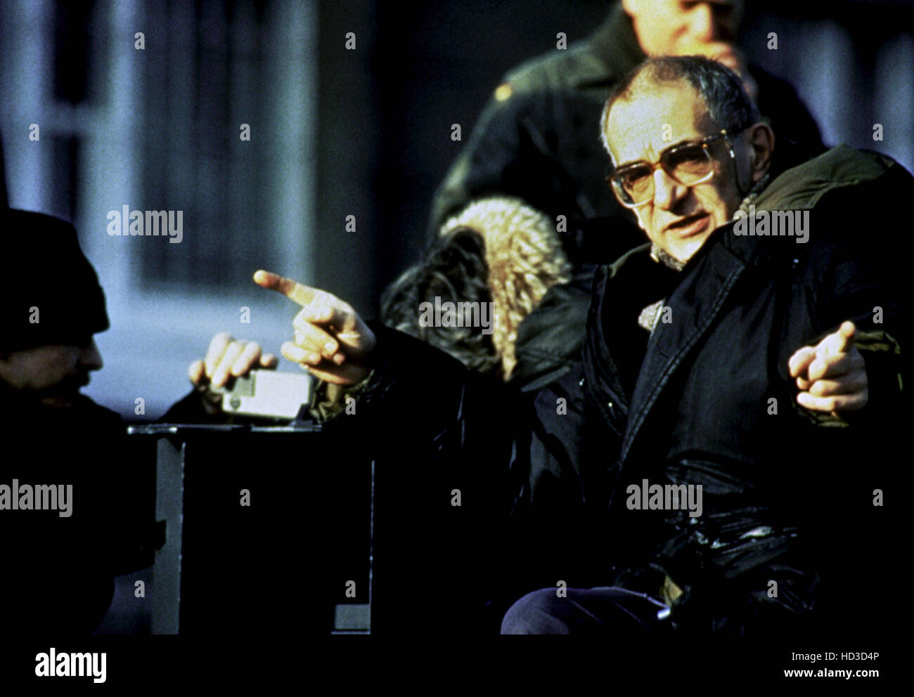 KRZYSZTOF KIESLOWSKI directing RED, 1994 Stock Photo Alamy