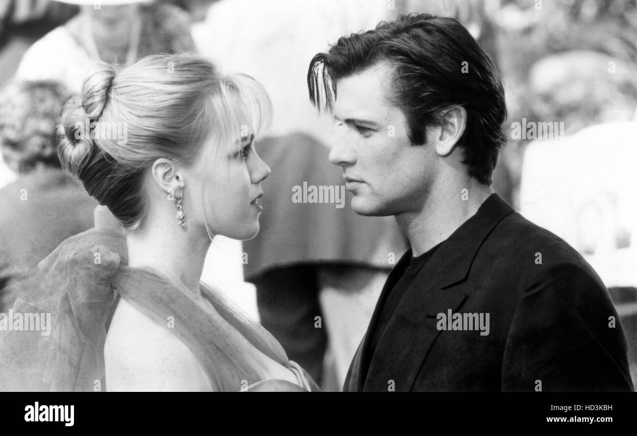 BEVERLY HILLS 90210, (from left) Jennie Garth, Grant Show, (Season 2