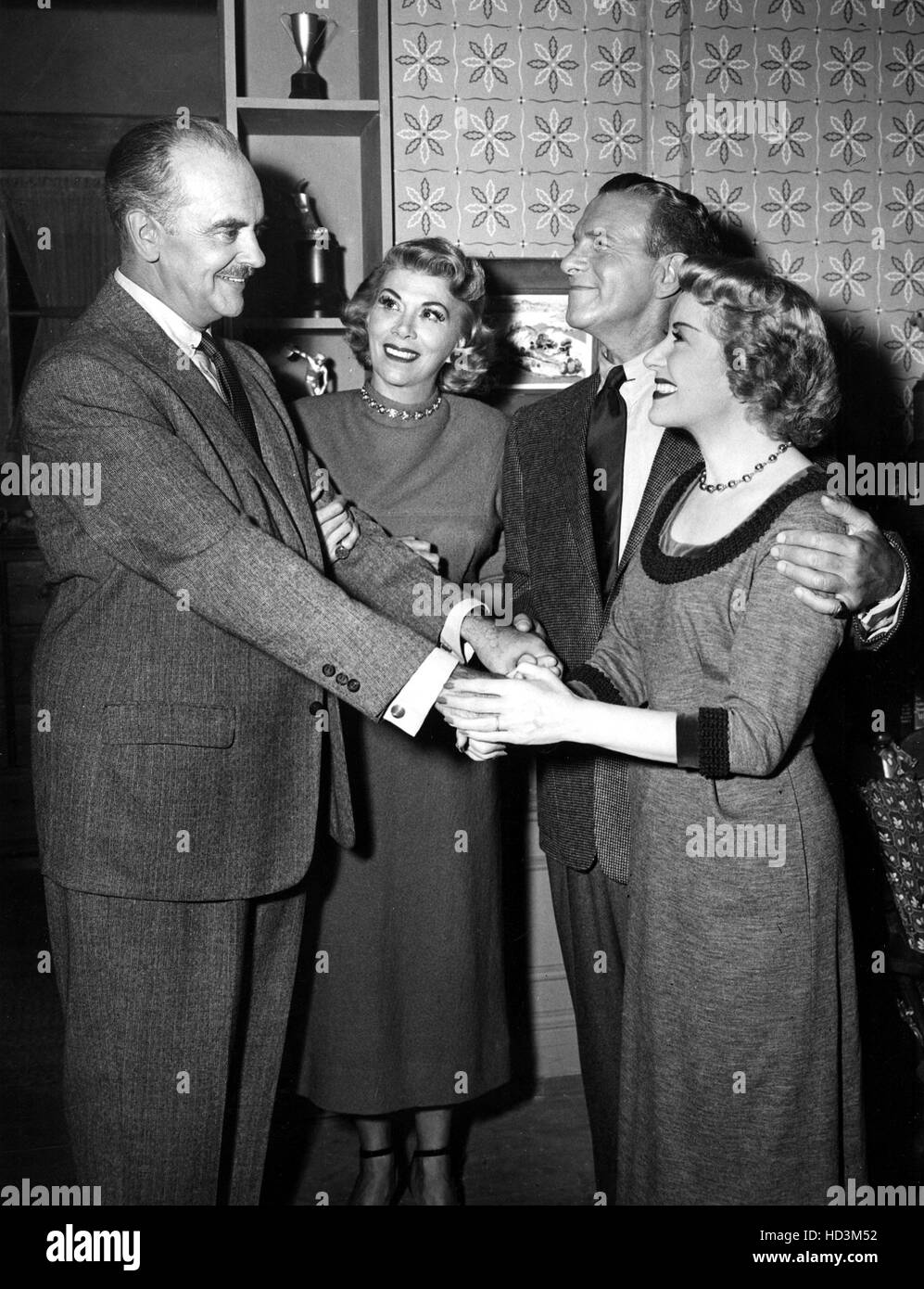 BURNS AND GRACIE ALLEN SHOW, Larry Keating, Bea Benadaret