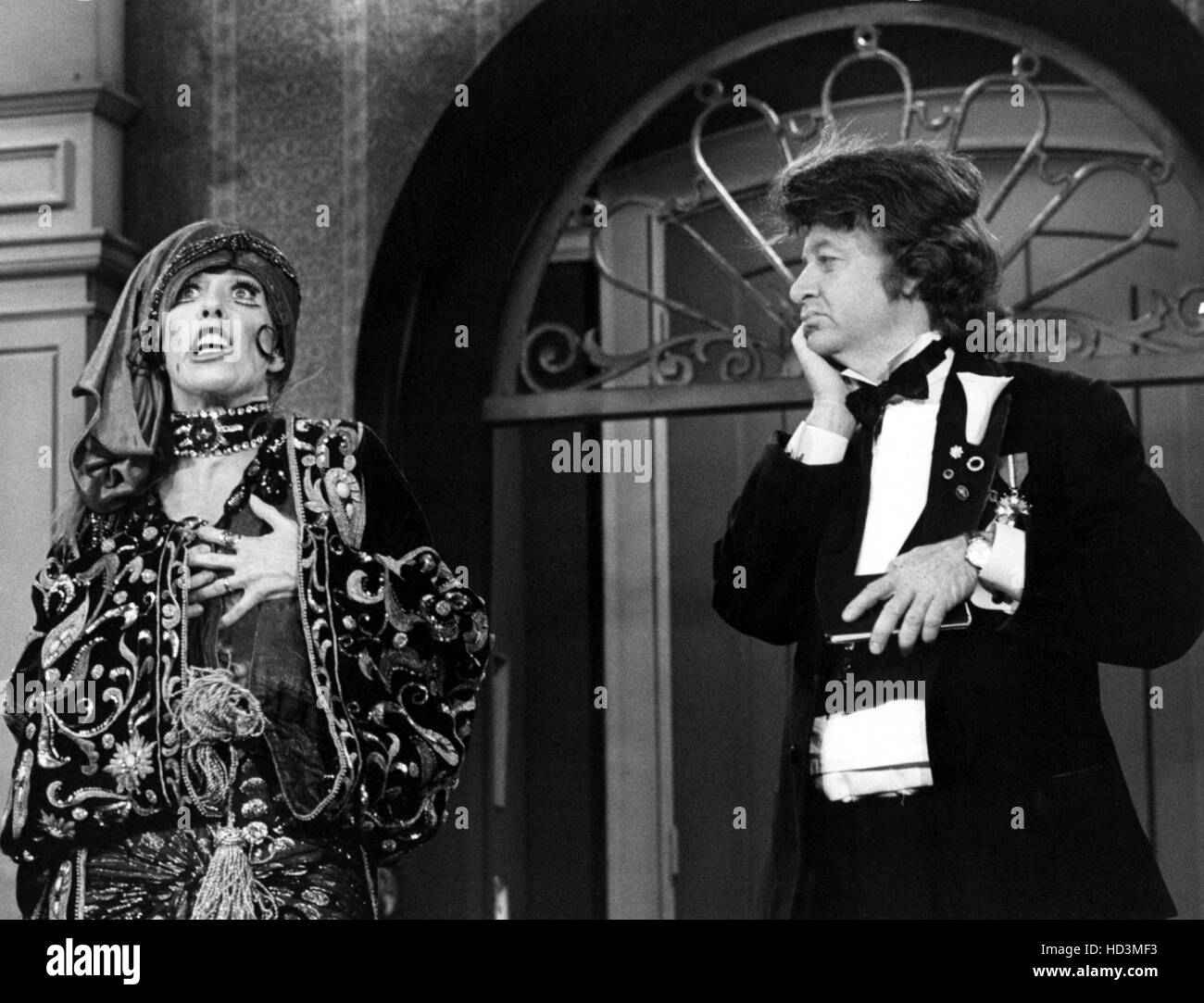 CAROL BURNETT SHOW Carol Burnett John Byner As Nora Desmond Stock Photo Alamy