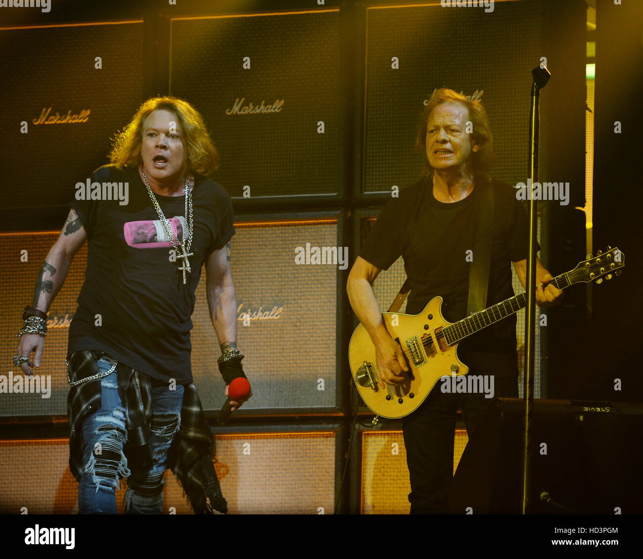 AC/DC live in concert Axl Rose, Stevie Young Where: Sunrise, Florida, United States When: 31 Aug 2016 Stock Photo - Alamy