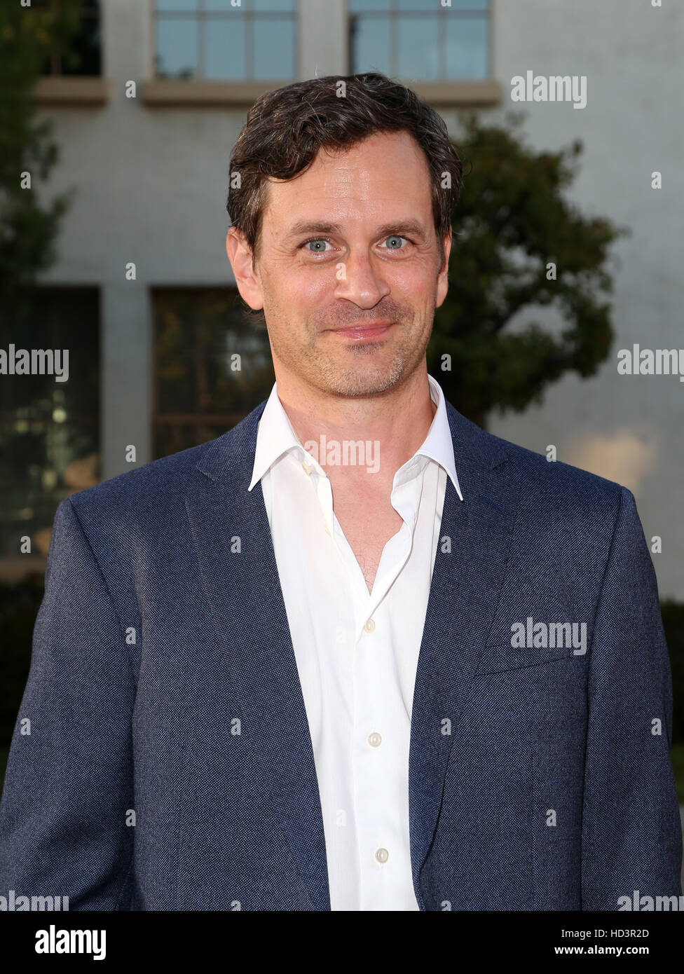 Tom Everett Scott Wife