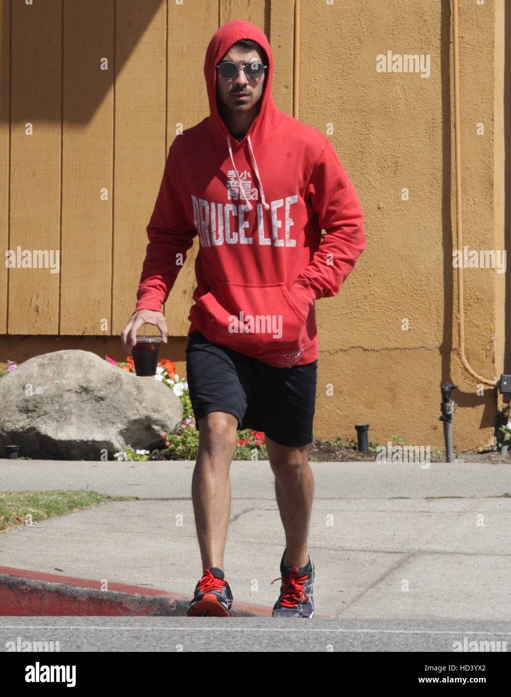 bruce lee jogging