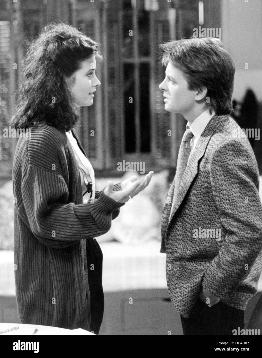 FAMILY TIES, (from left): Courteney Cox, Micheal J. Fox, 1982-89. ©  Paramount Television / Courtesy: Everett Collection Stock Photo - Alamy